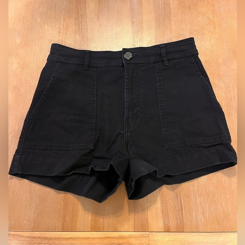 H&M Black Shorts 🖤 Size 6